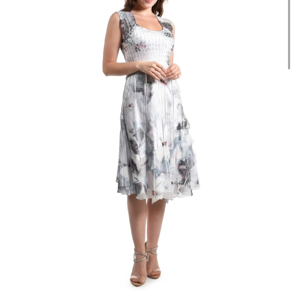 Gray and White Scoop Neck Sleeveless Midi Dress